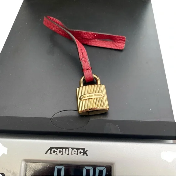 MICHAEL KORS Gold Tone Lock Red Pebbled Leather Strap Fob Bag Charm Hang Tag - Picture 5 of 7